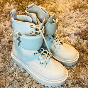 ZARA beige beautiful boots